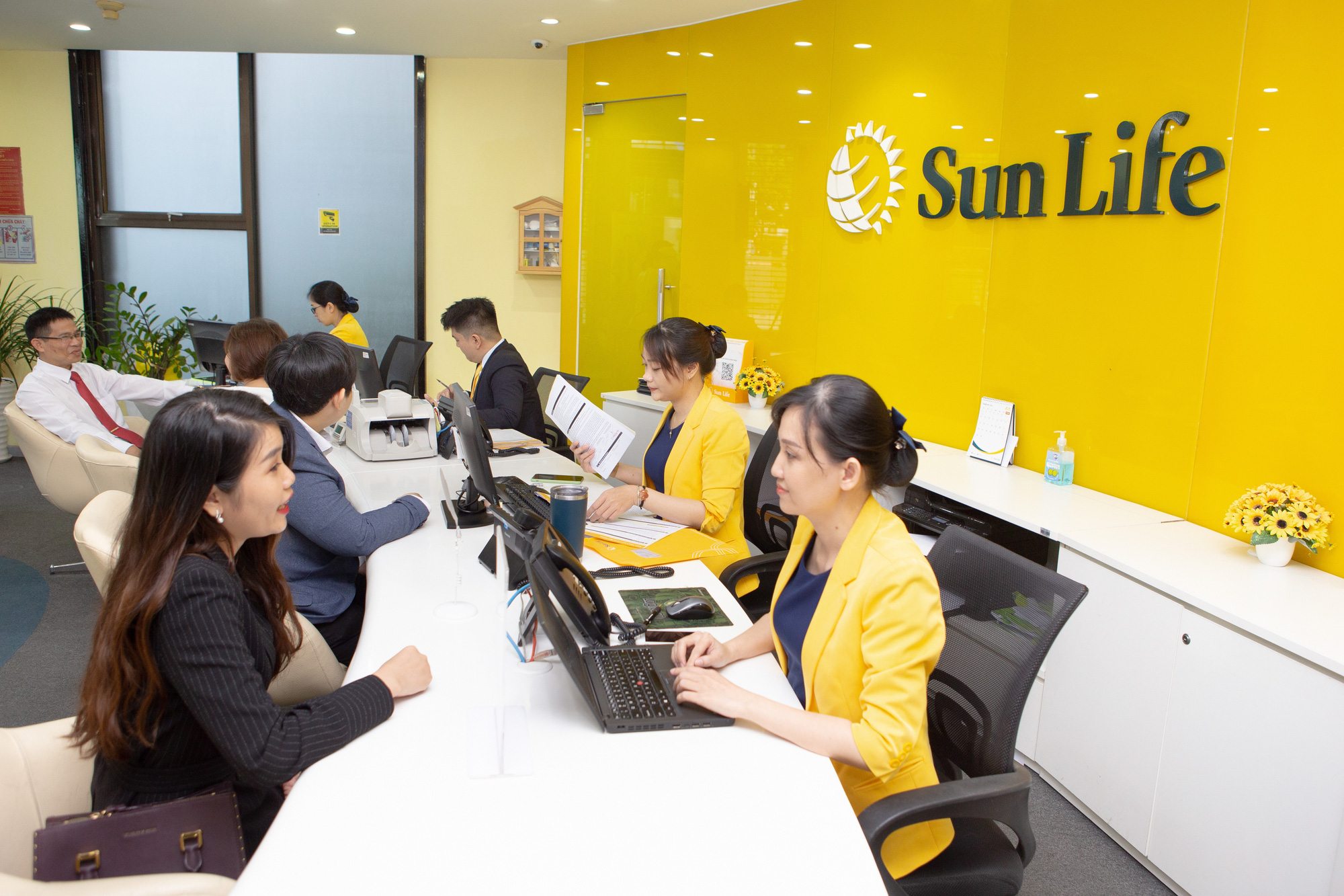 Sun Life Việt Nam nhận giải thưởng Dịch vụ Tài chính Việt Nam tiêu biểu 2020 - Ảnh 1.