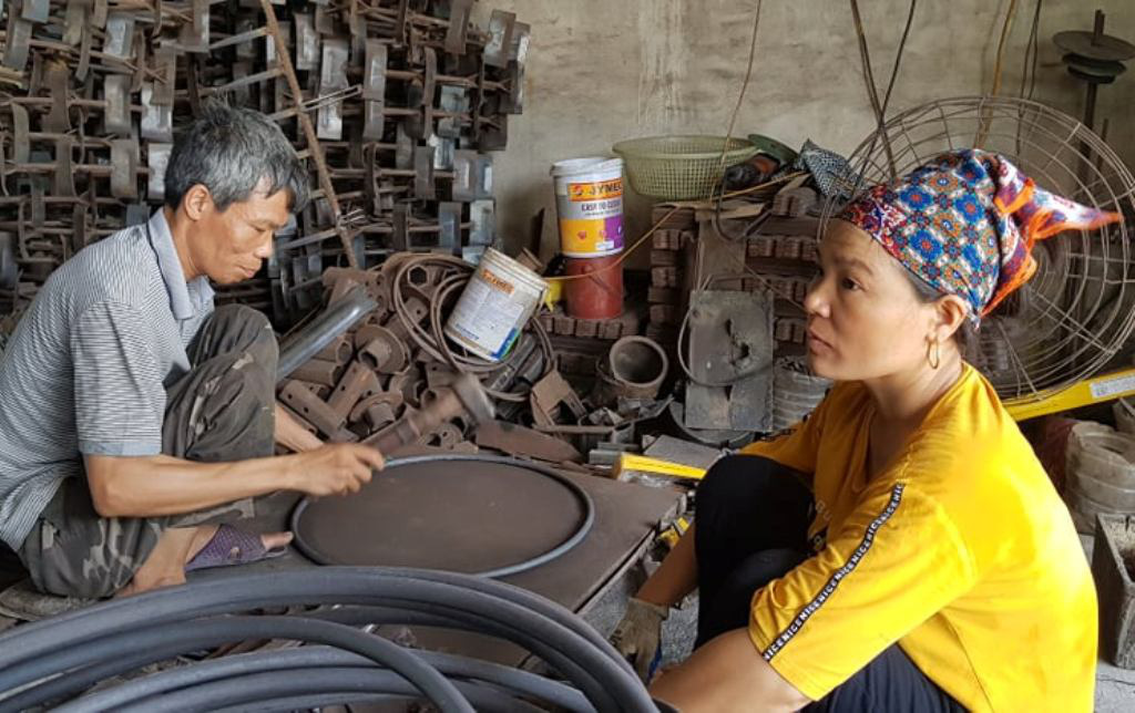 Người d&acirc;n mưu sinh b&ecirc;n l&ograve; than đỏ rực trong tiết trời 40 độ C ở l&agrave;ng r&egrave;n xứ Thanh - Ảnh 13.