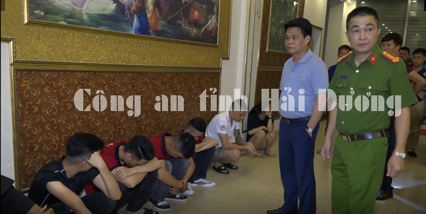 Hải Dương: Bắt giữ hơn 100 đối tượng sử dụng tr&aacute;i ph&eacute;p chất ma t&uacute;y tại hai qu&aacute;n bar, karaoke  - Ảnh 1.