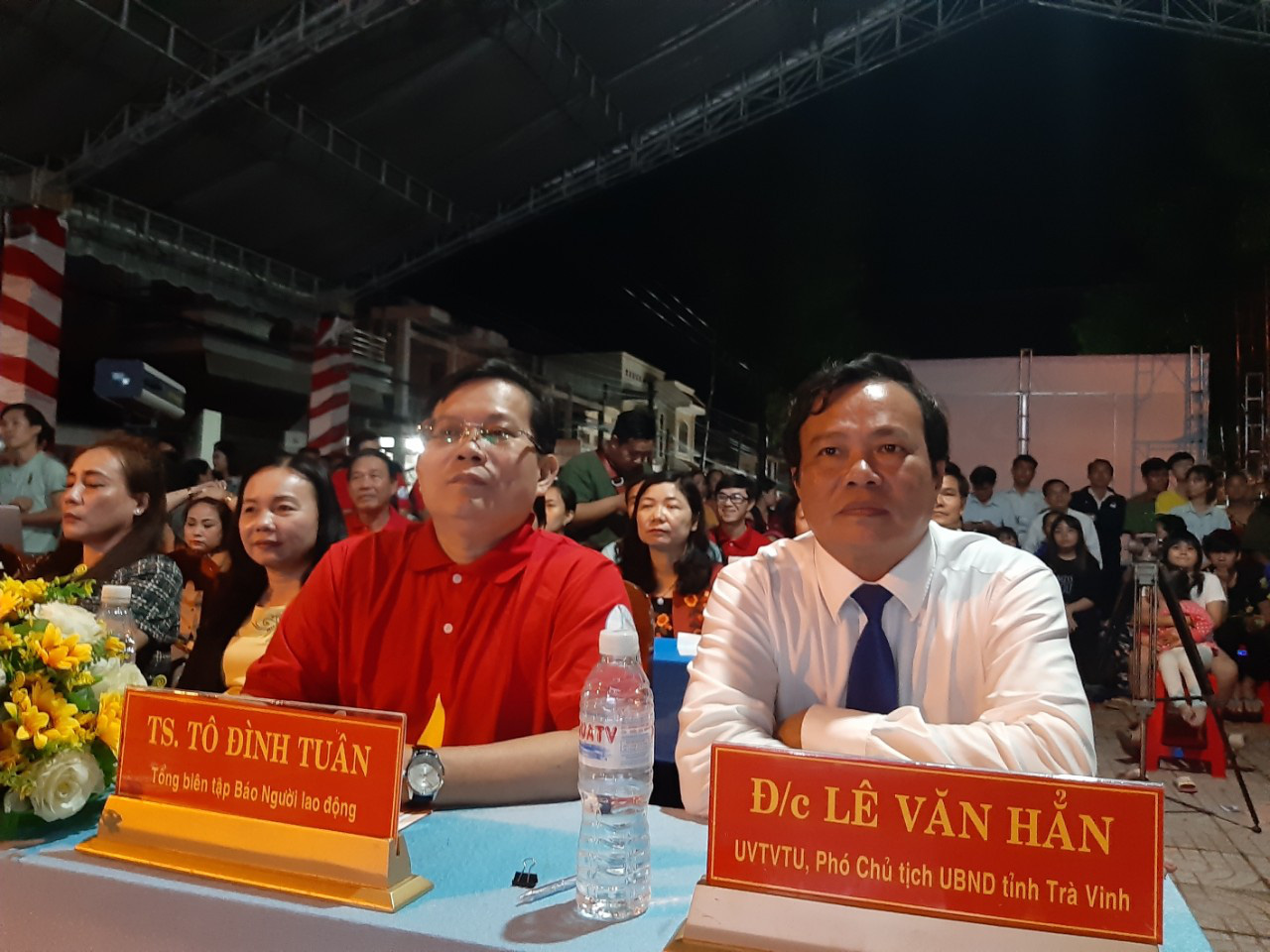 Cờ Tổ quốc đến với ngư d&acirc;n Tr&agrave; Vinh - Ảnh 2.