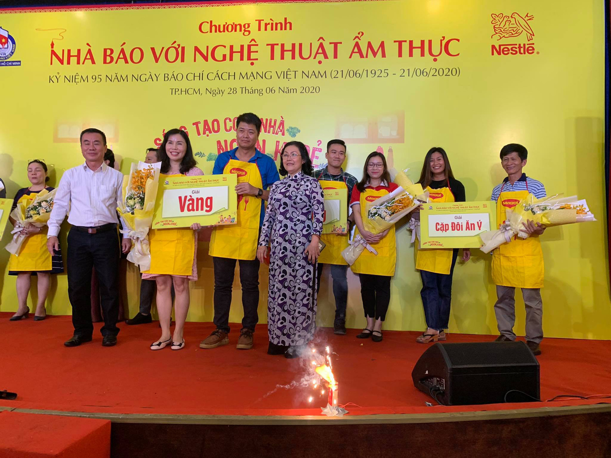 Vui nhộn hội thi nh&agrave; b&aacute;o với nghệ thuật ẩm thực - Ảnh 5.