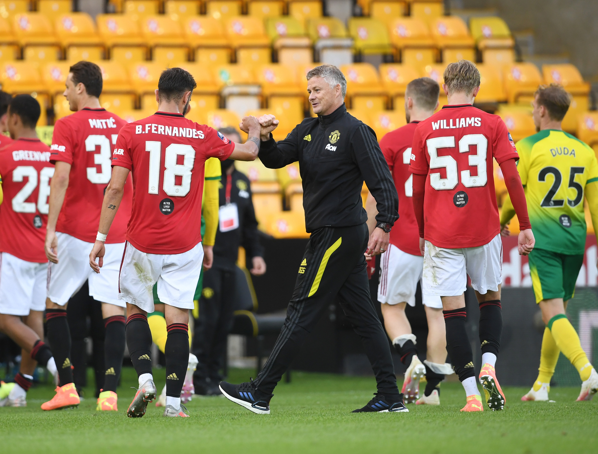 Người h&ugrave;ng giấu mặt tỏa s&aacute;ng, Man United đoạt v&eacute; b&aacute;n kết FA Cup - Ảnh 8.