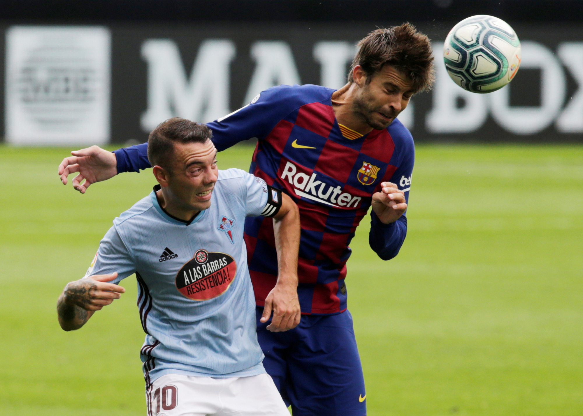 Luis Suarez lập đại công, Barcelona sụp đổ ở Balaidos