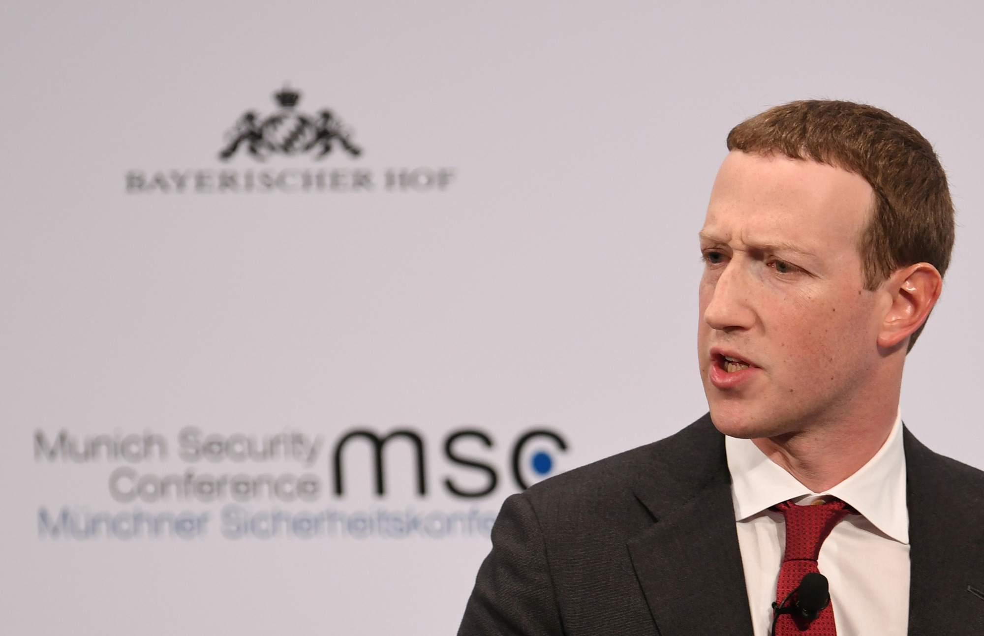 Facebook trong cơn khủng hoảng: Mất 56 tỉ USD vì nước cờ sai
