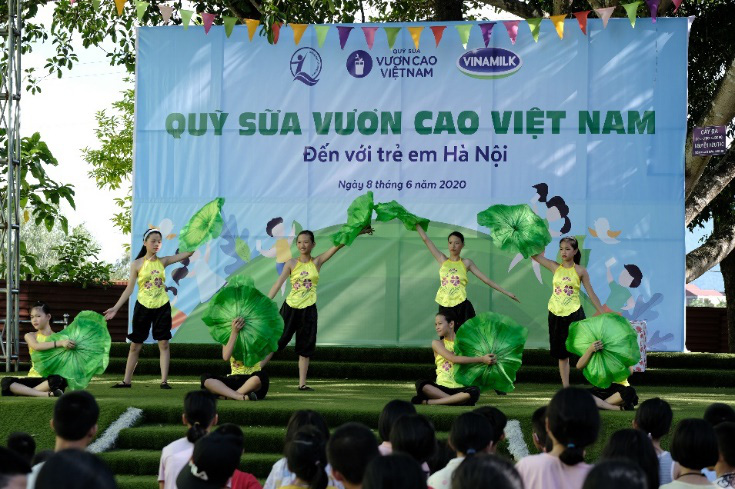 Vinamilk mang niềm vui uống sữa đến với trẻ em H&agrave; Nội th&ocirc;ng qua Quỹ sữa Vươn cao Việt Nam  - Ảnh 3.