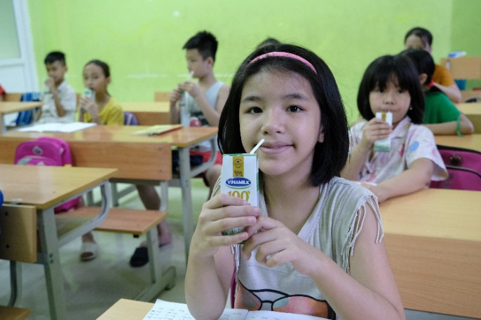 Vinamilk mang niềm vui uống sữa đến với trẻ em H&agrave; Nội th&ocirc;ng qua Quỹ sữa Vươn cao Việt Nam  - Ảnh 7.