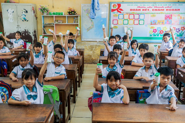 Vinamilk mang niềm vui uống sữa đến với trẻ em H&agrave; Nội th&ocirc;ng qua Quỹ sữa Vươn cao Việt Nam  - Ảnh 11.