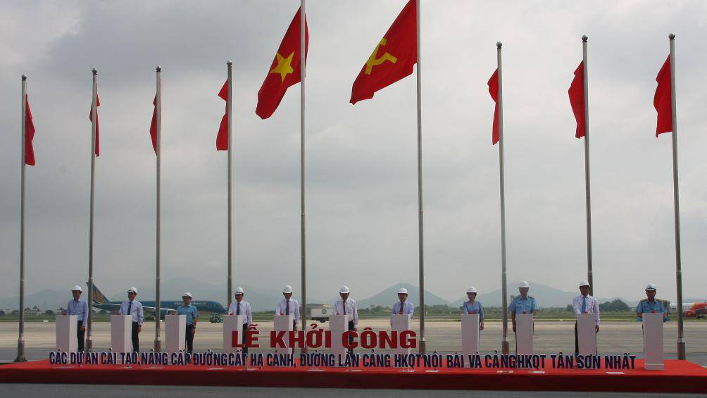 Hơn 4.000 tỉ đồng nâng cấp đường băng sân bay Nội Bài, Tân Sơn Nhất - Ảnh 1.