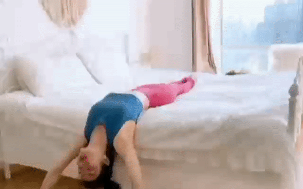 4 động t&aacute;c tập luyện trước khi đi ngủ - Ảnh 2.