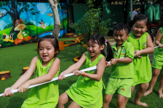 Vinamilk mang niềm vui uống sữa đến với trẻ em H&agrave; Nội th&ocirc;ng qua Quỹ sữa Vươn cao Việt Nam  - Ảnh 17.