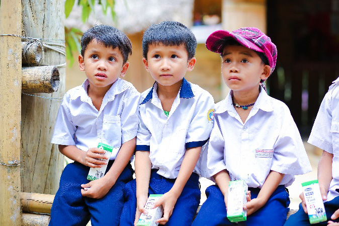 Vinamilk mang niềm vui uống sữa đến với trẻ em H&agrave; Nội th&ocirc;ng qua Quỹ sữa Vươn cao Việt Nam  - Ảnh 23.