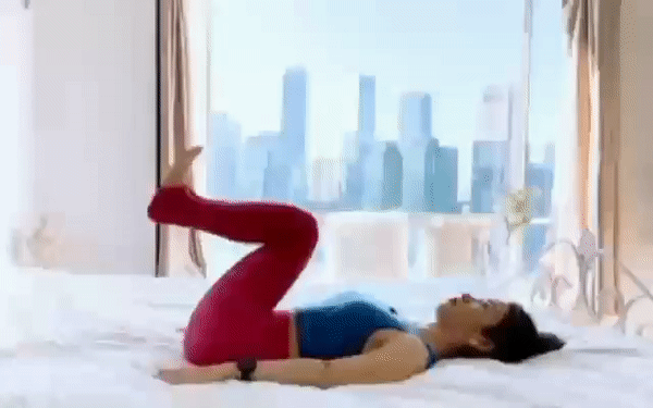 4 động t&aacute;c tập luyện trước khi đi ngủ - Ảnh 3.