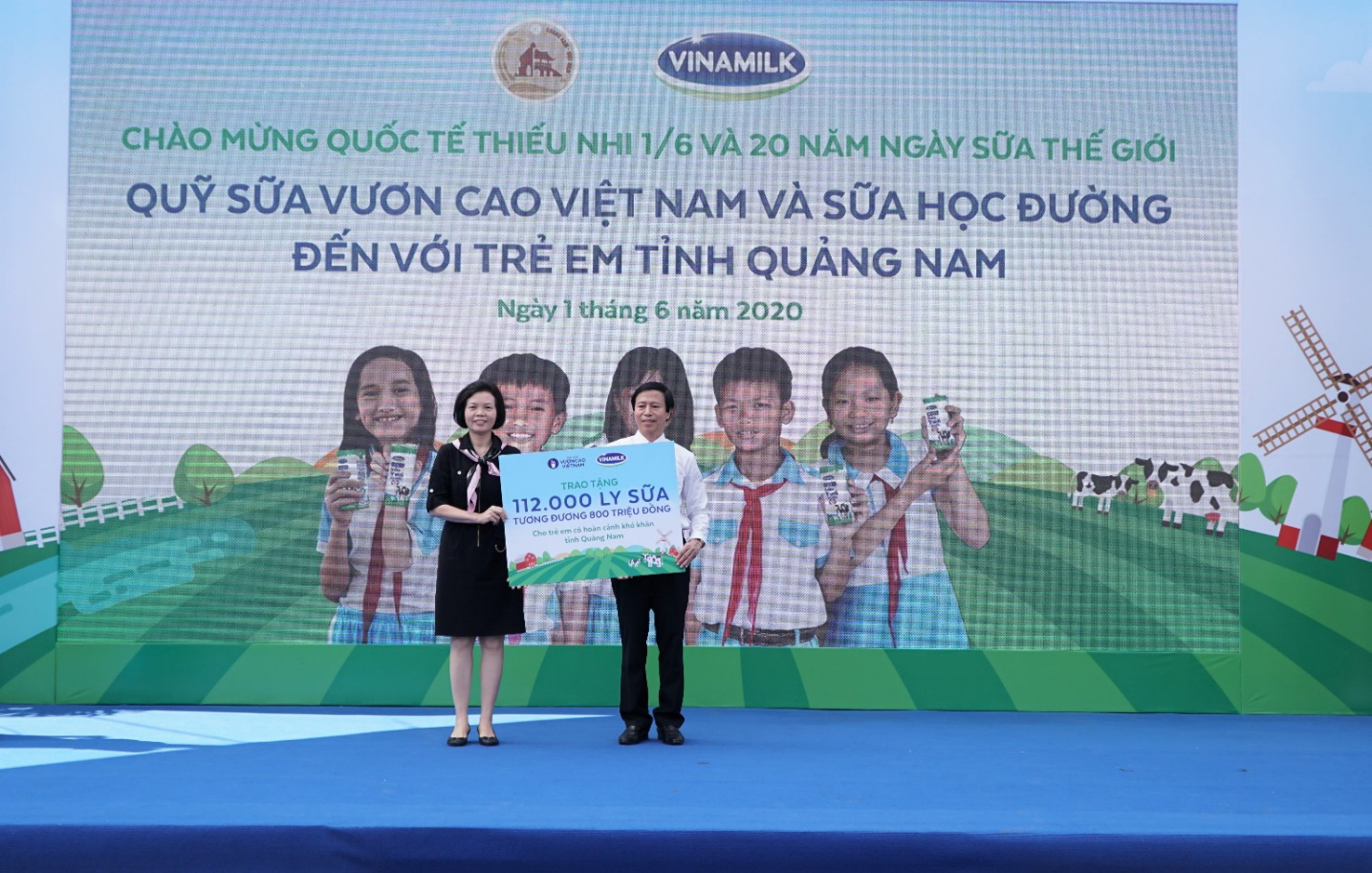 Vinamilk mang niềm vui uống sữa đến với trẻ em H&agrave; Nội th&ocirc;ng qua Quỹ sữa Vươn cao Việt Nam  - Ảnh 9.