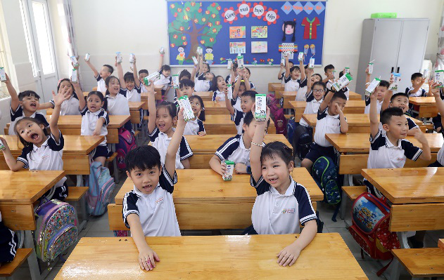 Vinamilk mang niềm vui uống sữa đến với trẻ em H&agrave; Nội th&ocirc;ng qua Quỹ sữa Vươn cao Việt Nam  - Ảnh 10.