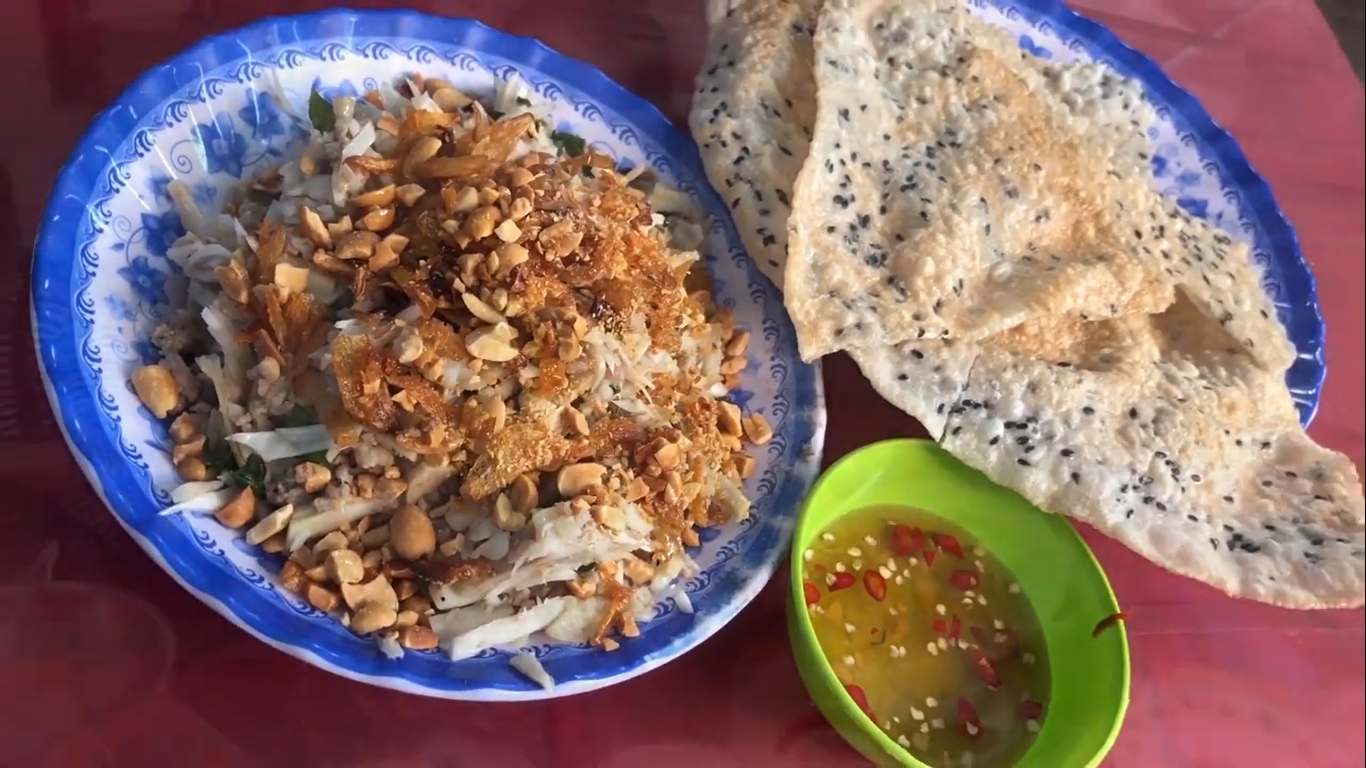 Ăn đ&atilde; th&egrave;m đặc sản miền Trung ở chợ B&agrave; Hoa - Ảnh 4.