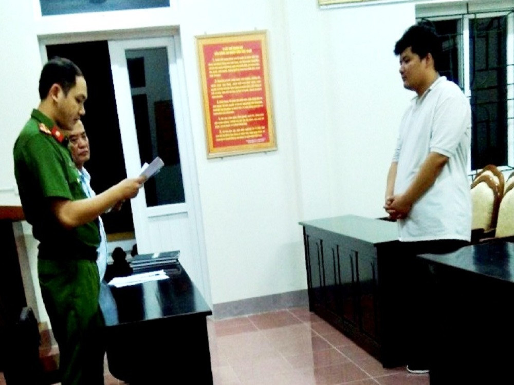 Vay mượn các đại lý của công ty hàng tỉ đồng để nướng vào trò "đen đỏ"