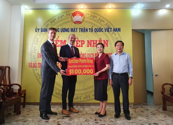Doanh nghiệp nước ngoài trao 100.000 USD chung tay phòng, chống dịch Covid-19