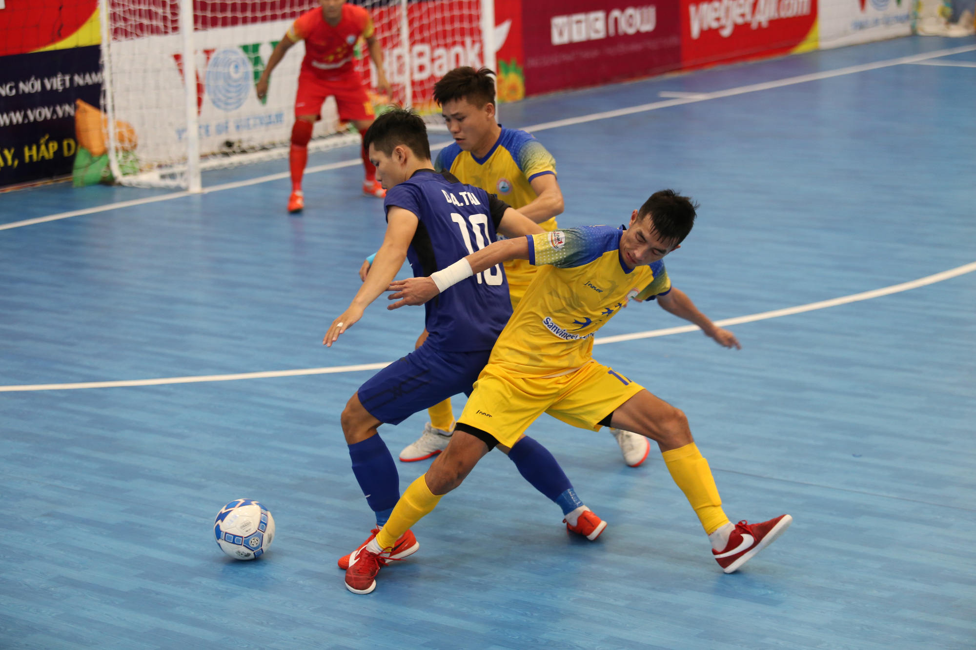 Đ&aacute;nh bại chủ nh&agrave;, Th&aacute;i Sơn Nam gi&agrave;nh ng&ocirc;i đầu bảng VCK Futsal HDBank VĐQG 2020 - Ảnh 1.