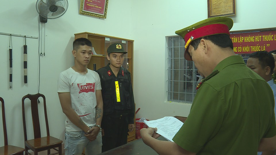 Bắt tạm giam 12 đối tượng trong vụ hỗn chiến g&acirc;y n&aacute;o loạn đường phố - Ảnh 2.