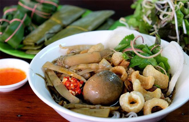 B&uacute;n mắm cua thối Gia Lai, nghe t&ecirc;n &ldquo;bốc m&ugrave;i&rdquo; nhưng ăn cực ngon - Ảnh 1.