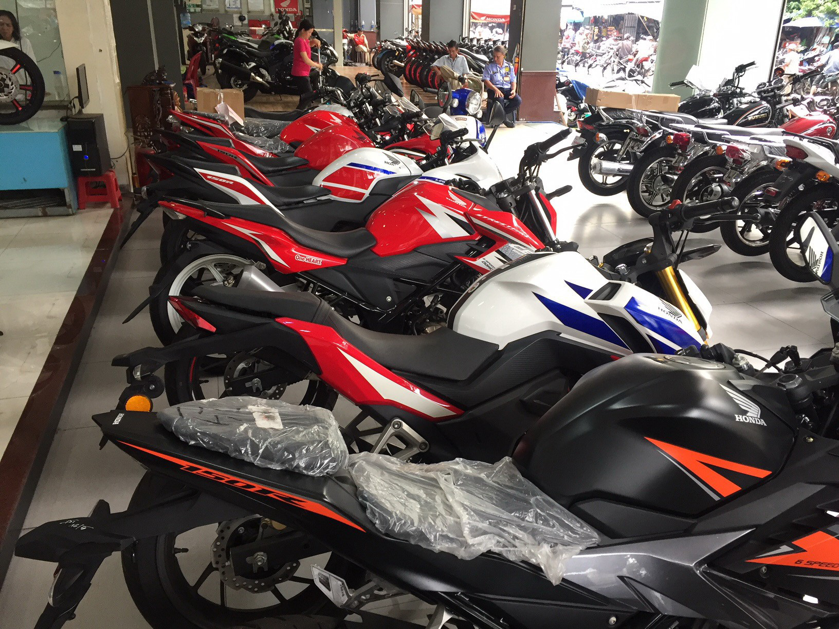 Đề xuất mới về giấy phép lái xe: Bằng A1, B1 có được lái xe trên 125 cm3 và ôtô dưới 9 chỗ?