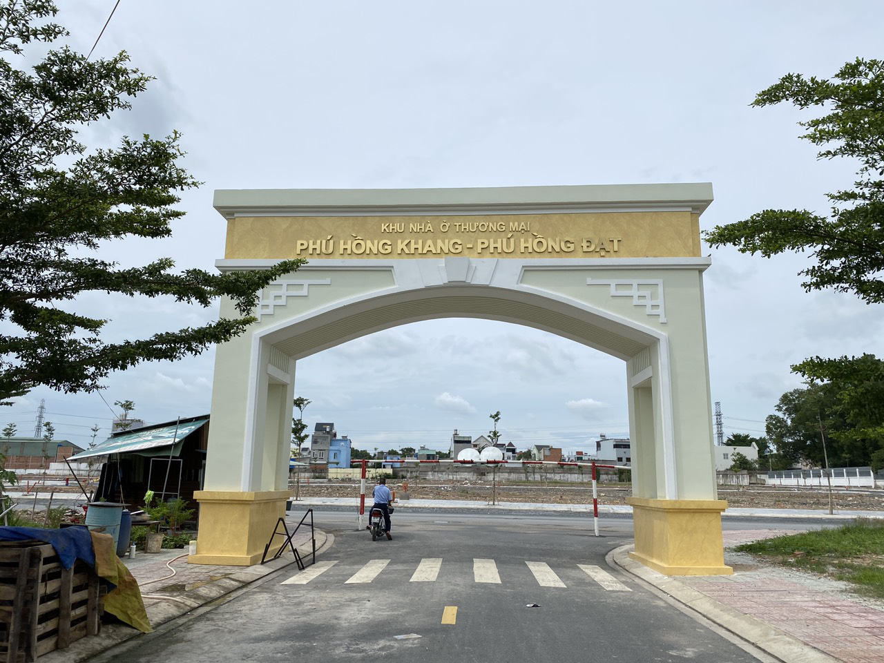 Điểm mặt c&aacute;n bộ sai phạm trong kết luận ph&acirc;n l&ocirc;, b&aacute;n nền ở Thuận An - B&igrave;nh Dương - Ảnh 2.