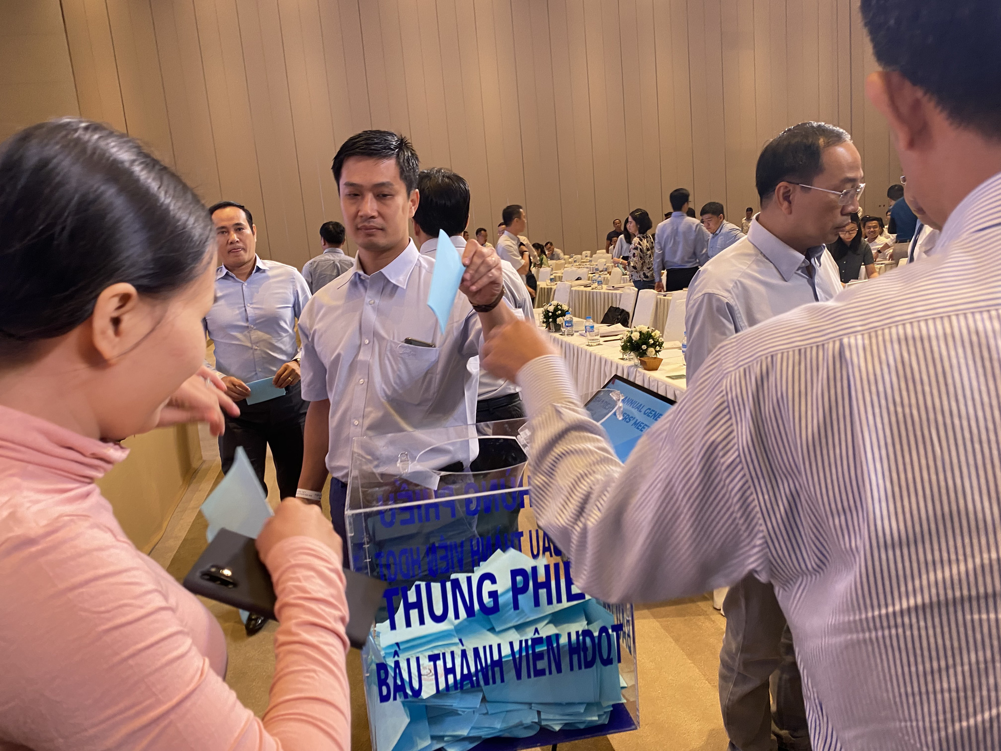 Đại hội cổ đông Coteccons, Chủ tịch HĐQT Nguyễn Bá Dương xin lỗi - Ảnh 1.