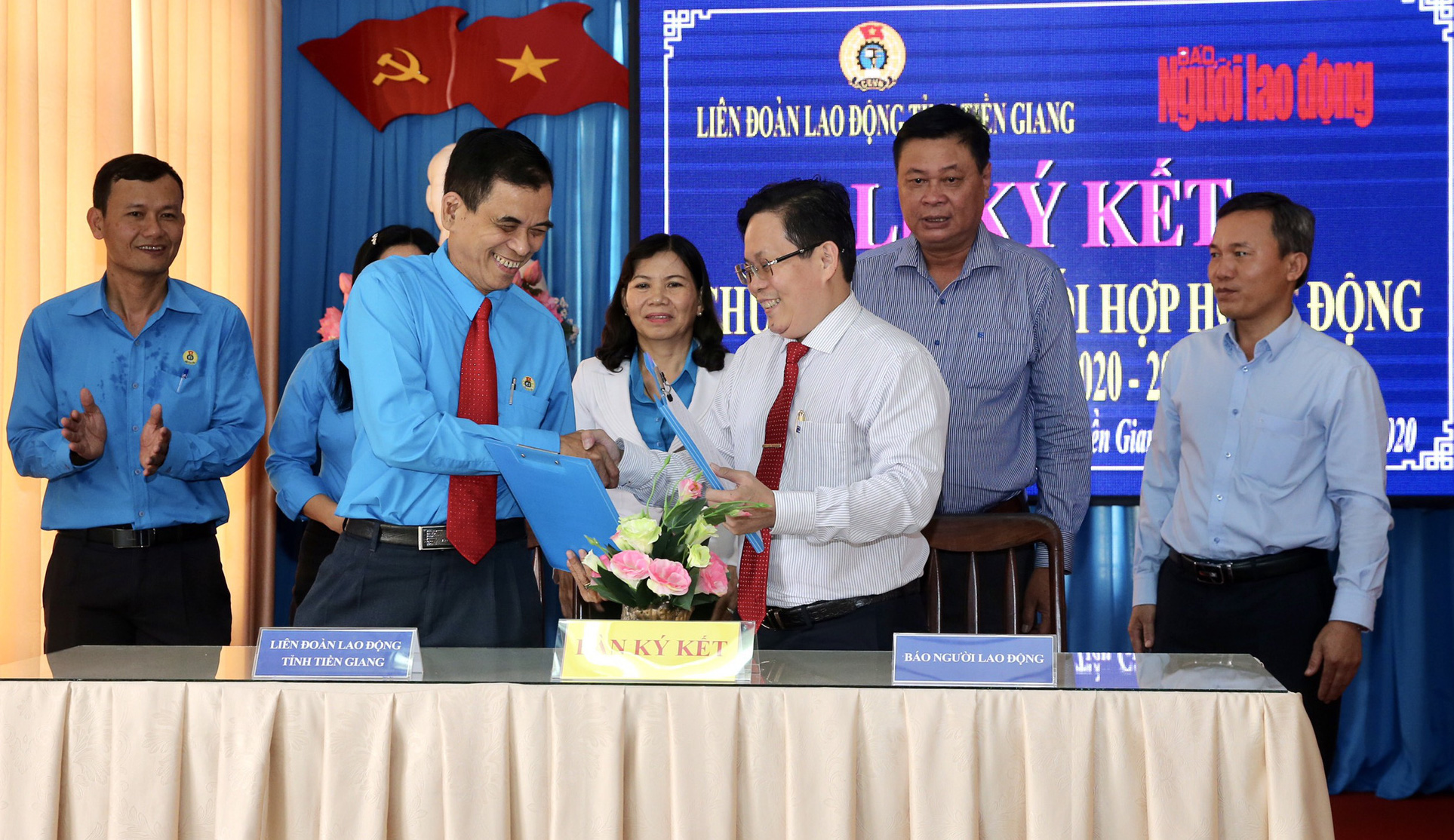 Báo Người Lao Động ký kết hợp tác với LĐLĐ tỉnh Tiền Giang