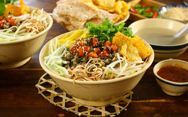 Ăn g&igrave; khi bạn chỉ c&oacute; một ng&agrave;y ở Huế? - Ảnh 2.