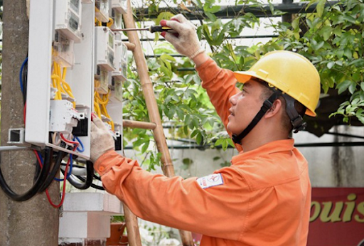 Vì sao hóa đơn tiền điện tăng gần gấp đôi?