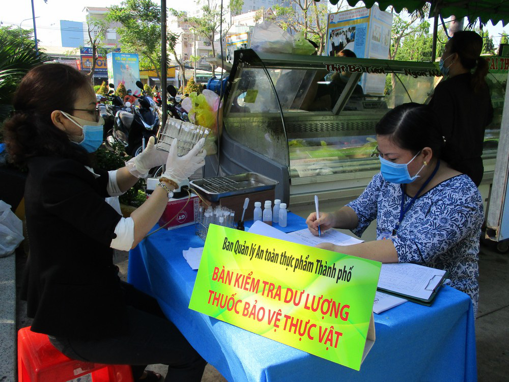 Chợ phiên Nông sản an toàn đầu tiên mở cửa trở lại sau dịch Covid-19