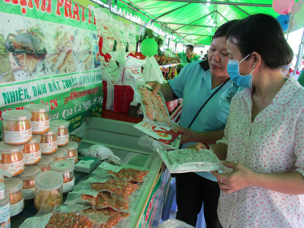 Chợ phiên Nông sản an toàn đầu tiên mở cửa trở lại sau dịch Covid-19 - Ảnh 4.