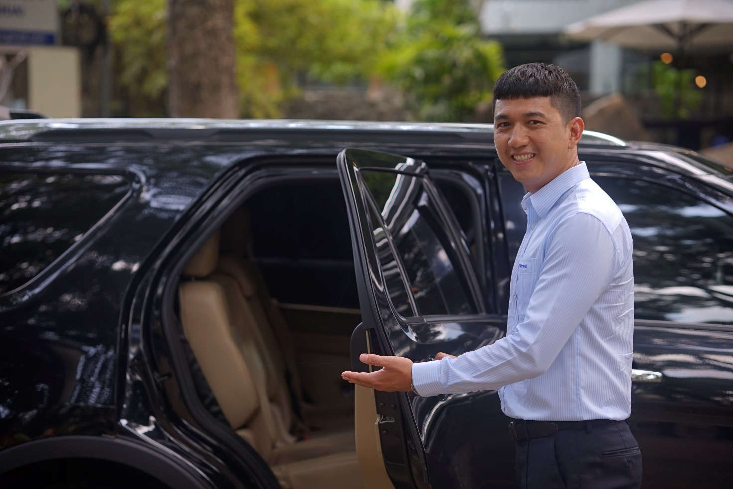 Trải nghiệm xe du lịch ri&ecirc;ng với hướng dẫn vi&ecirc;n chuy&ecirc;n nghiệp ki&ecirc;m t&agrave;i xế - Ảnh 3.