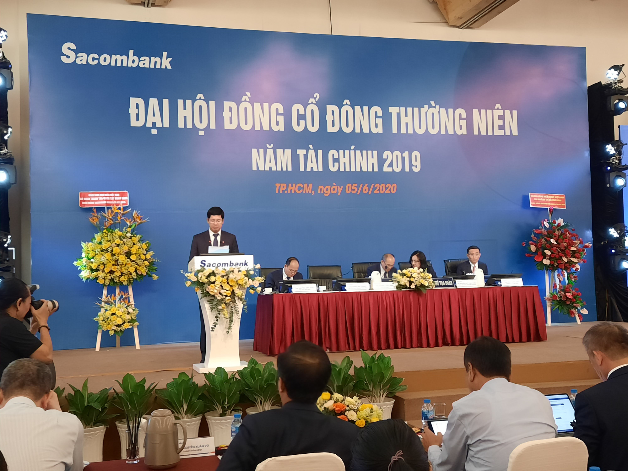 Cổ đông Sacombank lại truy vấn lãnh đạo về việc chia cổ tức