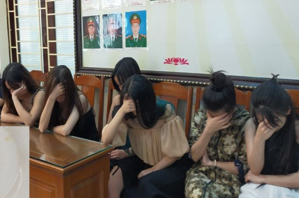 14 nam, nữ thanh niên mở "tiệc" ma túy trong quán karaoke để "bay lắc" mừng sinh nhật