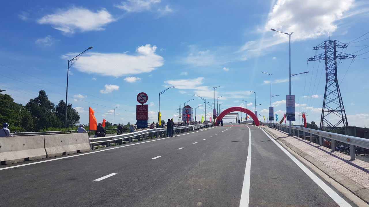 NÓNG: Bộ GTVT đồng loạt thông xe 6 cây cầu ở Long An
