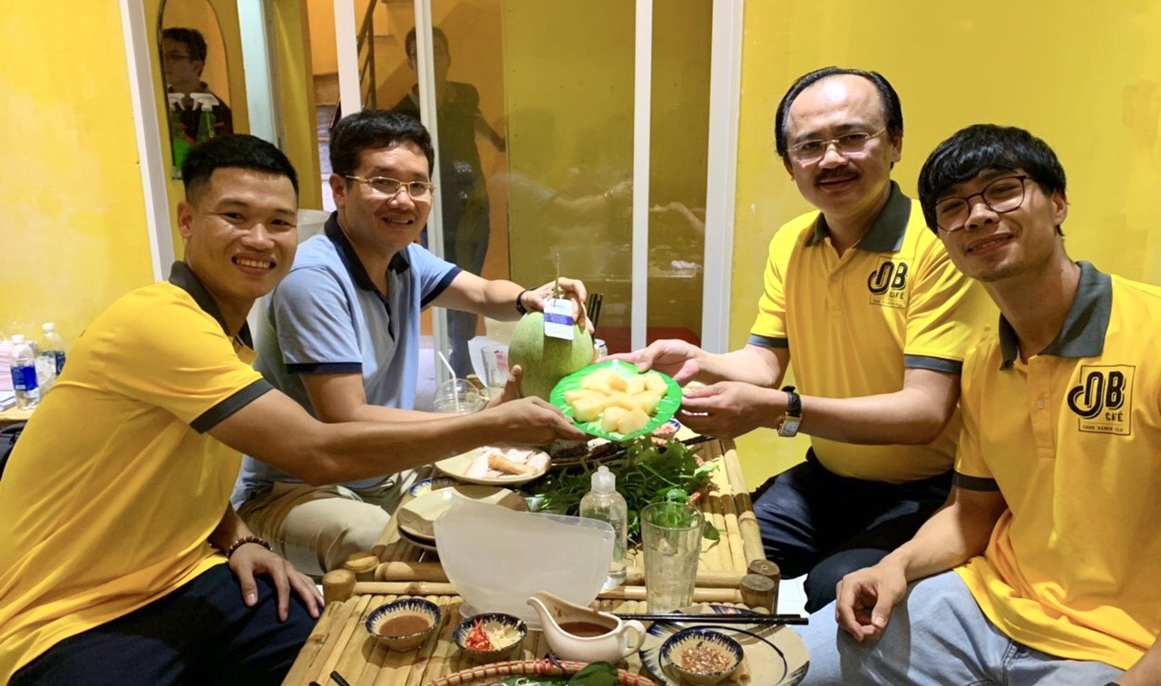 V&igrave; sao C&ocirc;ng Phượng thường xuy&ecirc;n phải đeo mắt k&iacute;nh gi&agrave; trước tuổi khi ra đường? - Ảnh 3.
