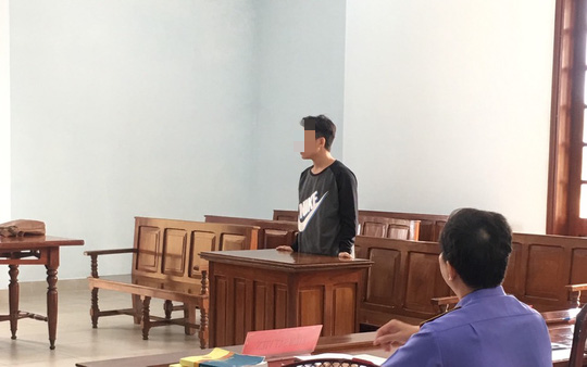 Thu&ecirc; ph&ograve;ng uống rượu, nữ sinh lớp 7 bị bạn trai x&acirc;m hại - Ảnh 1.