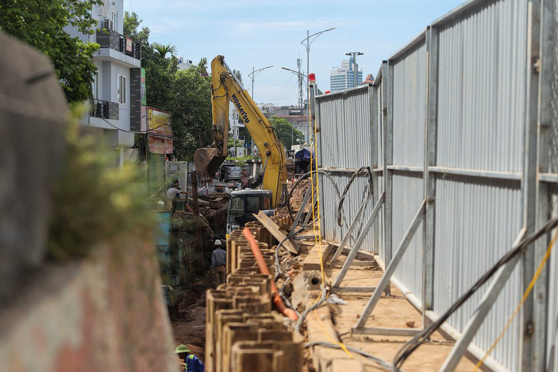 CLIP: Cận cảnh phá dỡ 600 m con đường gốm sứ - Ảnh 4.