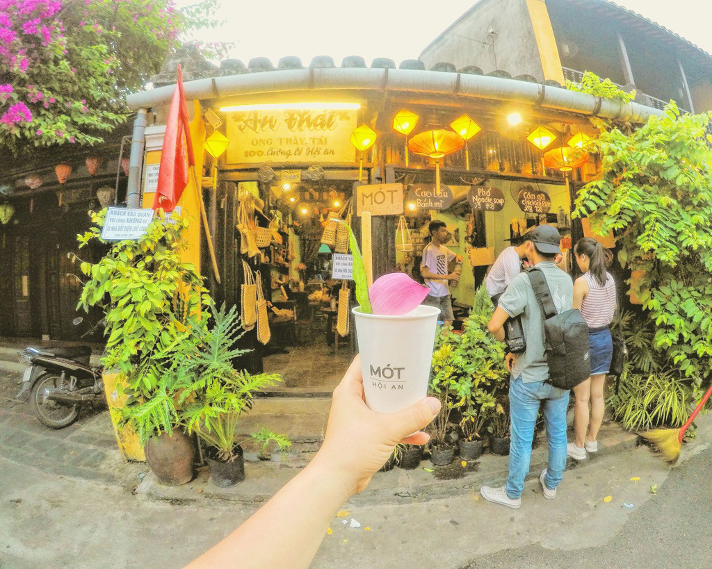 3 ng&agrave;y lang thang Hội An ngắm t&agrave;u qua n&uacute;i, lặn biển xem san h&ocirc; - Ảnh 1.