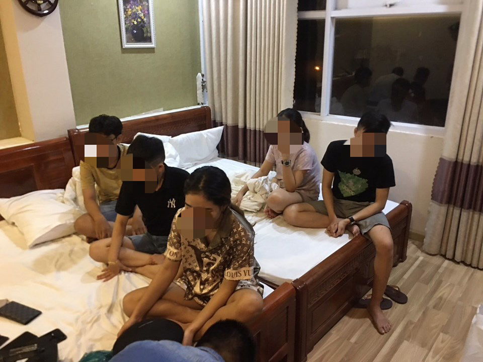 Quảng Nam: 11 nam nữ thu&ecirc; nh&agrave; nghỉ chơi ma t&uacute;y - Ảnh 1.