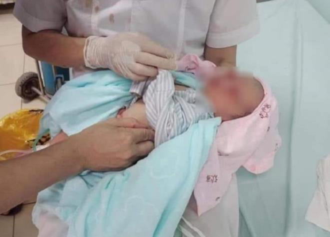 Bé trai sơ sinh sống sót thần kỳ sau 3 ngày bị bỏ rơi dưới cái nắng 40 độ C
