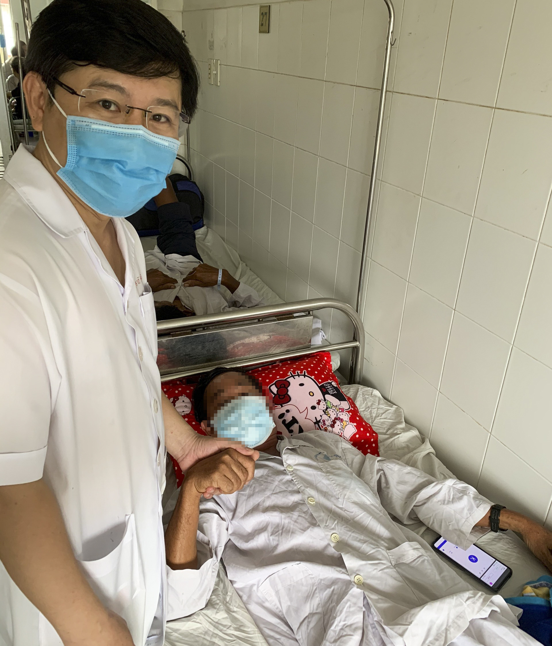 Người đàn ông bị cánh quạt tạo oxy ao tôm cuốn bộ phận sinh dục - Ảnh 2.