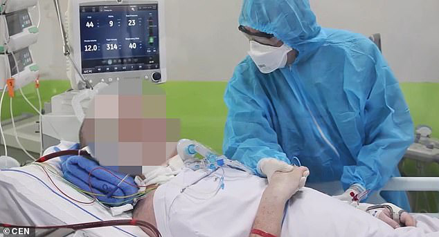 Báo Anh đăng tải những hình ảnh đầu tiên của phi công Anh tại Việt Nam
