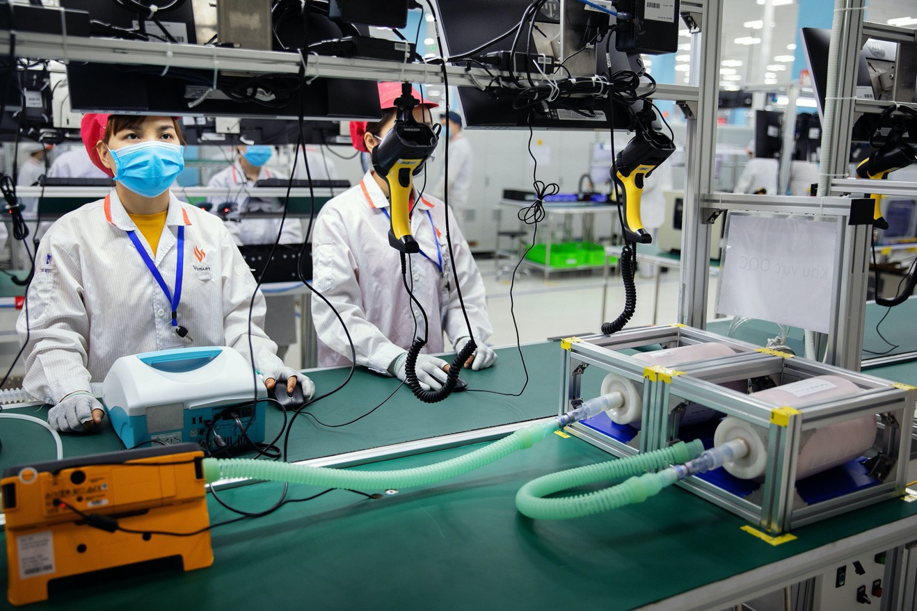 Bloomberg: Xe hơi hay máy thở Vingroup sẽ thay đổi cách thế giới nghĩ về Việt Nam - Ảnh 2.