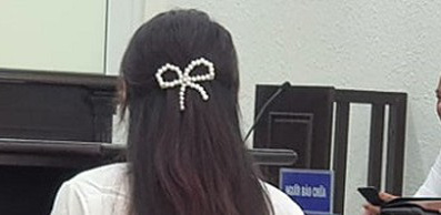 Thiếu nữ xinh đẹp đi ngủ nhờ và hưởng ứng hành vi mờ ám của bạn trai