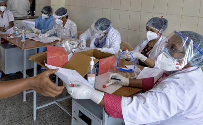 Đám cưới tang tóc: Chú rể chết, 111 khách mời mắc Covid-19