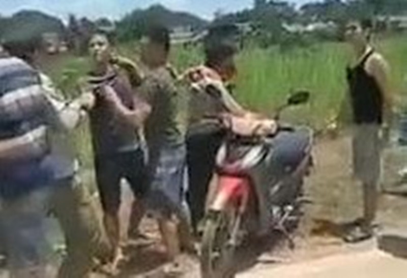 Súng nổ sau va chạm giao thông, nhiều người chạy tán loạn