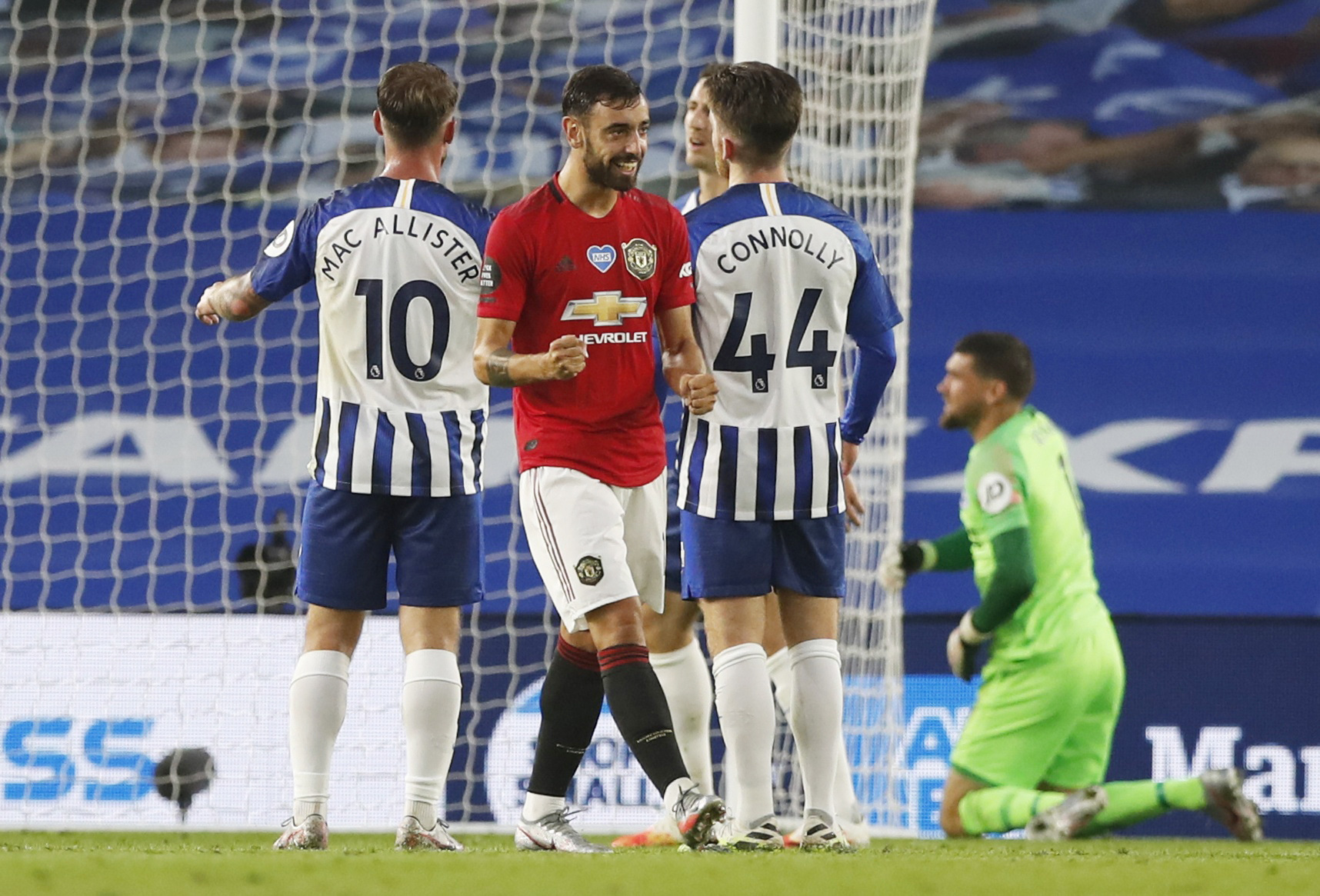 Bruno Fernandes lập siêu phẩm, "Quỷ đỏ" gầm thét trước Brighton