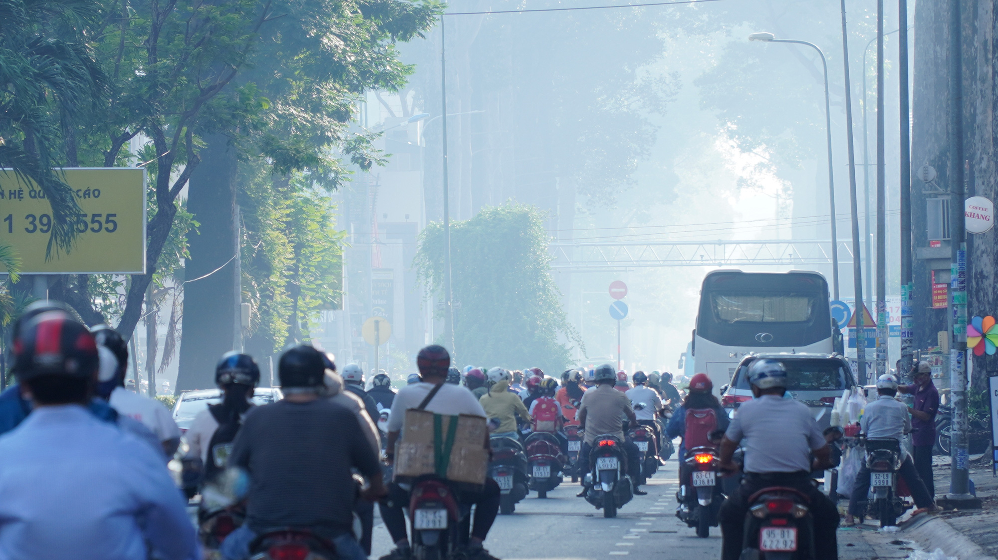 Nhiều toà nhà cao tầng ở TP HCM bỗng dưng... "biến mất"